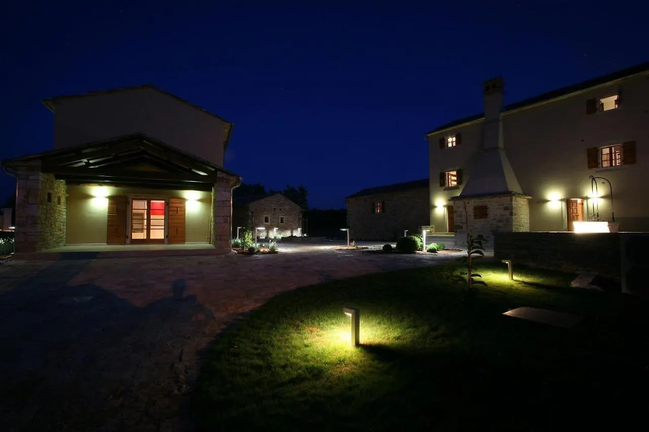 Vikendica Villa Poropati, Groznjan, Istria - Luxury Countryside Estate For Up To 19 Persons - Large Pool Of 80M2 With Kids Section
